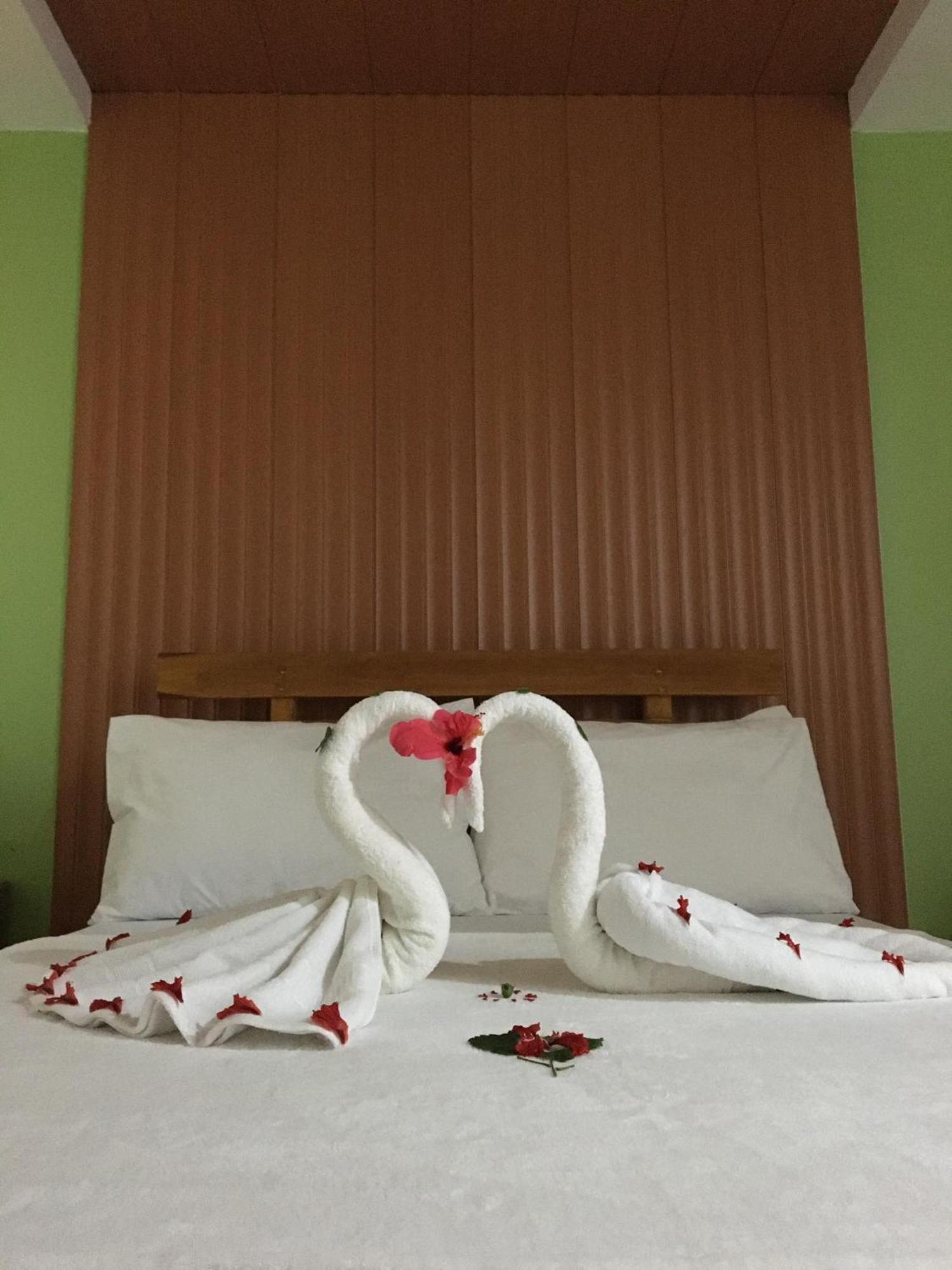 Gbu Loboc River Guesthouse Esterno foto